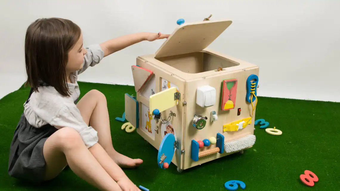 Interaktivna Montesori Kocka Pikpok